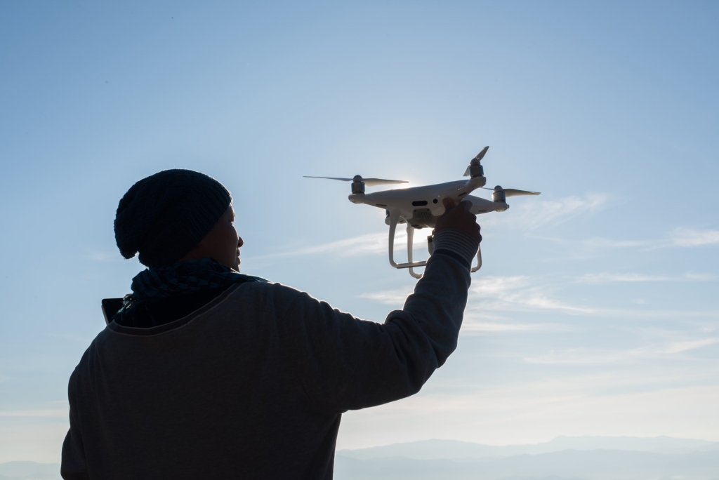 Démoussage de toiture par drone Essonne