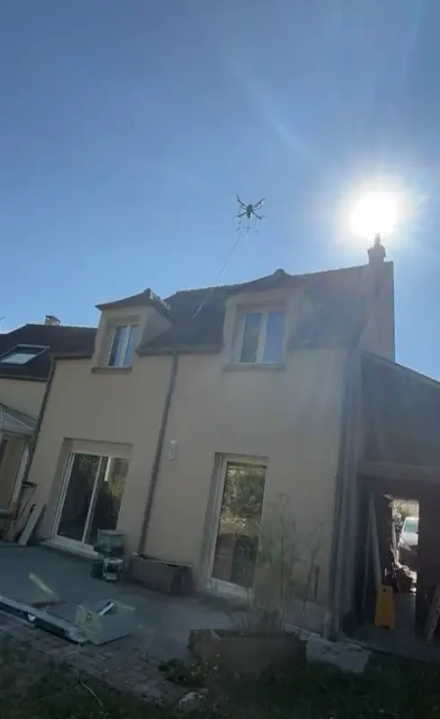 Lévi Couderchon - ID Services Drone - nettoyage toiture drone - essonne