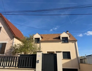 Démoussage d’une toiture à Savigny-sur-Orge. Prise de vue Après le traitement