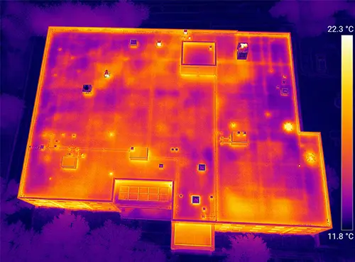 Thermographie aérienne par drone toiture de bureau en Essonne